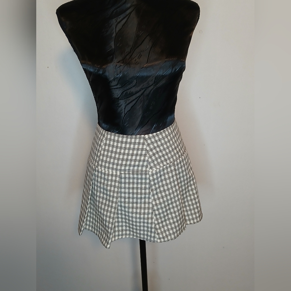 Forever 21 Black and Cream Skater Mini Skirt